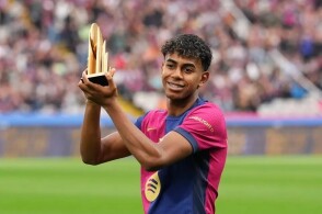 随着切尔西1-1阿森纳，英超积分榜更新：曼联、利物浦分列第7第8