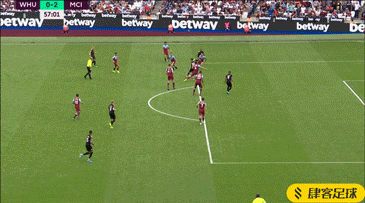 世体：梅西亲签的新秀球星卡被拍卖行估值35000欧元