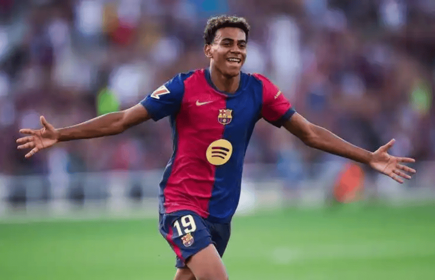 美国总统特朗普荣获首届国际足联和平奖 因凡蒂诺为其颁奖