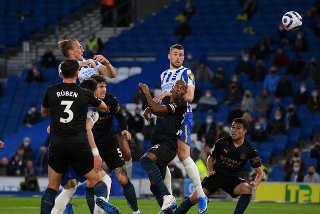 随迈阿密国际夺冠，德保罗赛后剪下主场球网留念