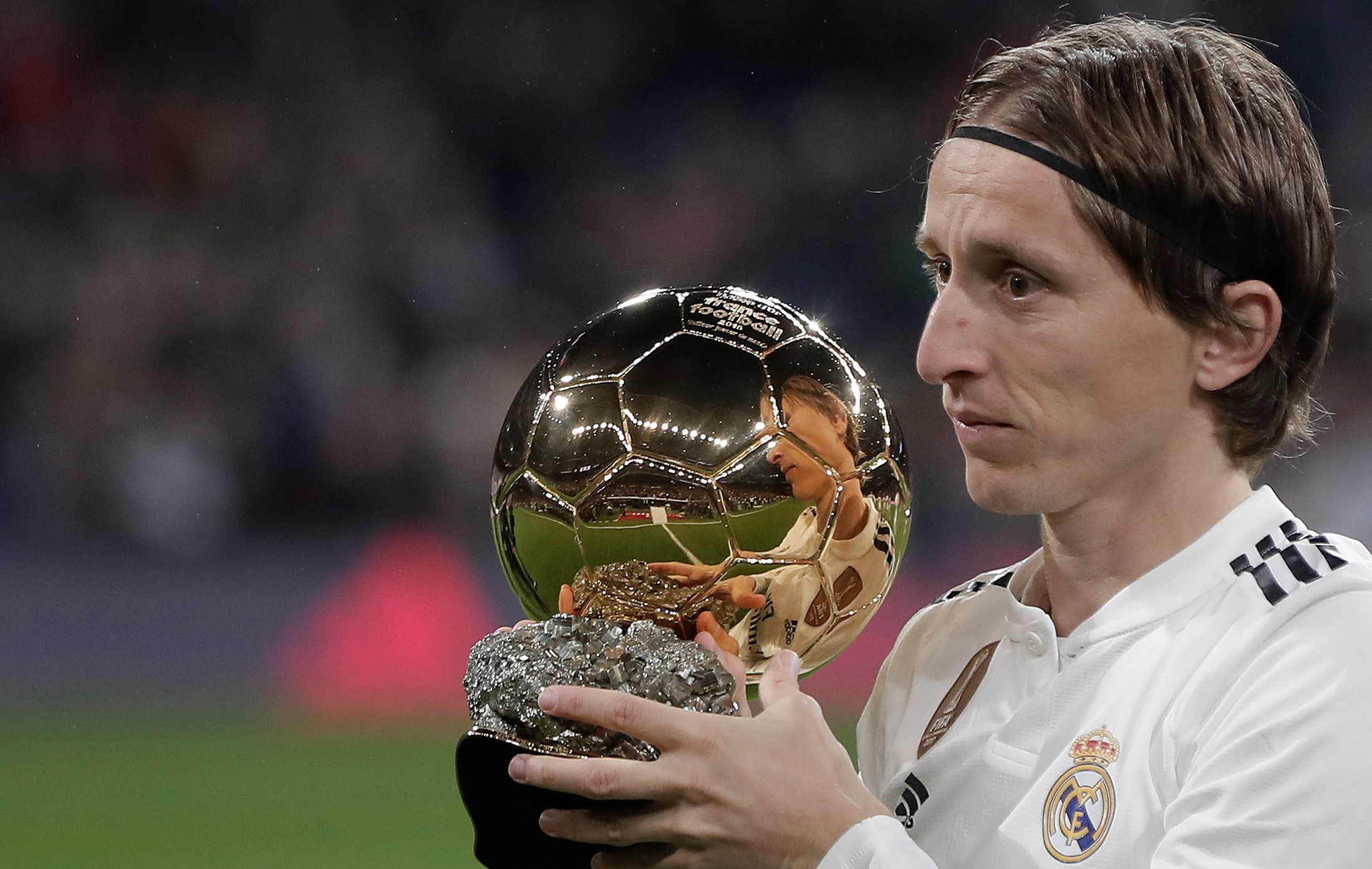 马德兴：海港三连冠胜在稳定二字；塞蒂恩下课因率队员讨薪