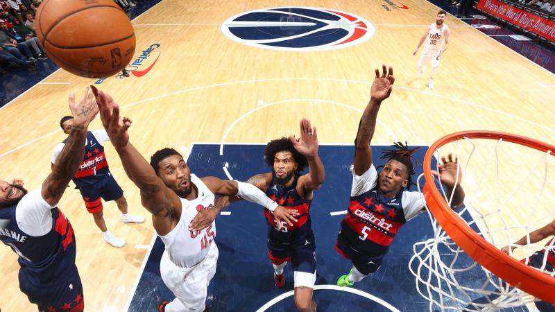 南安普顿不敌普雷斯顿后，后卫内森-伍德与本队球迷发生口角