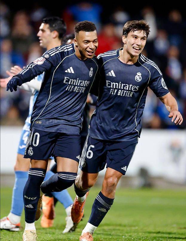 詹姆斯关键时刻上篮得分